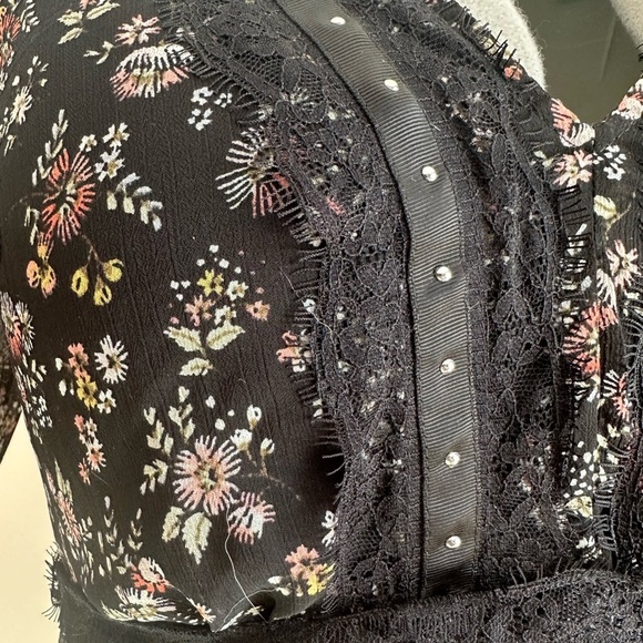 **3 for $15**Ardene Black Floral Long Sleeve Dress - Picture 4 of 6